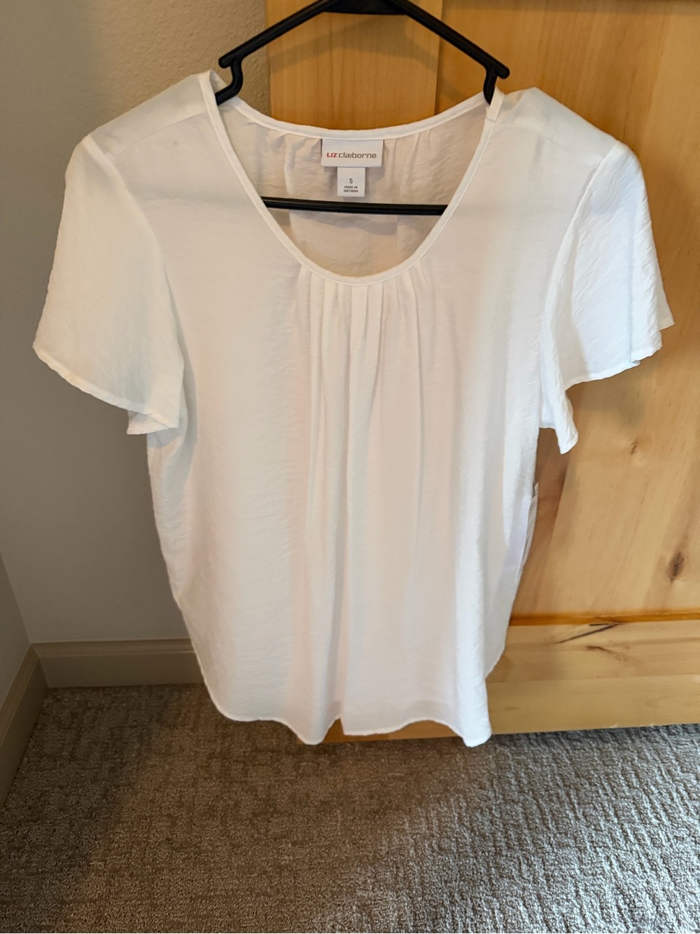 Liz Claiborne White Short-Sleeve Scoop-Neck Pleated Front Top